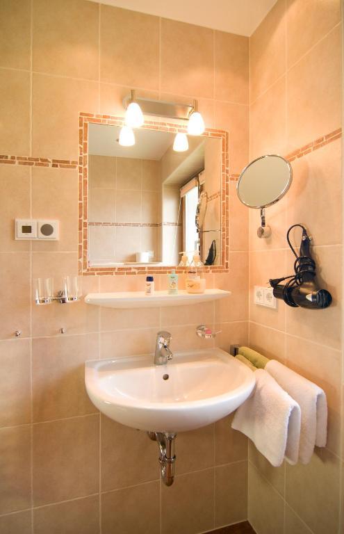Haus Christl Reit Im Winkl, Kostenloser Parkplatz, 5 Minuten Zum Ortszentrum, Ruhige Lage, Wlan Chambre photo